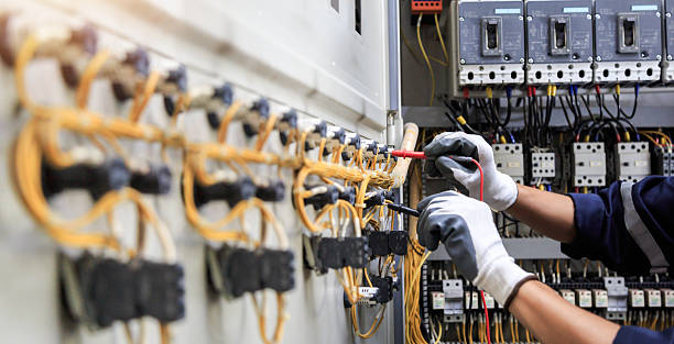 Professional Electrician technician working in Murraysville, NC